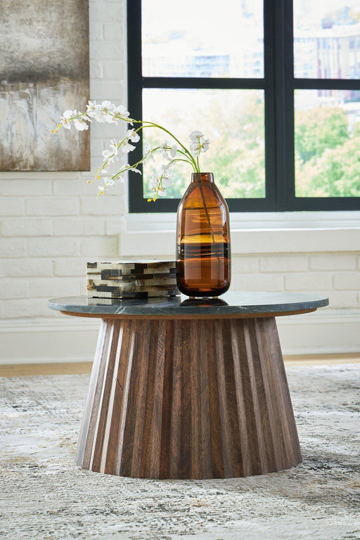 Ceilby Accent Coffee Table - Holmwood's Furniture & Design Center (Somersworth, NH)