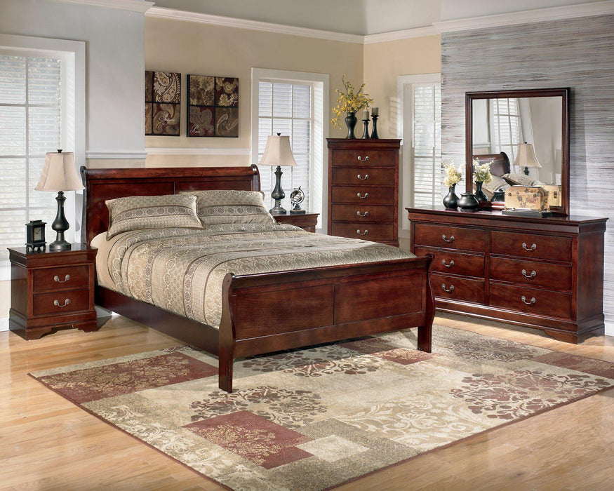 Alisdair Dresser - Holmwood's Furniture & Design Center (Somersworth, NH)