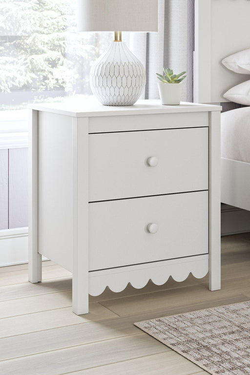 Hallityn Nightstand - Holmwood's Furniture & Design Center (Somersworth, NH)