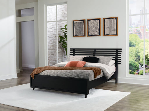 Danziar Slat Bed - Holmwood's Furniture & Design Center (Somersworth, NH)