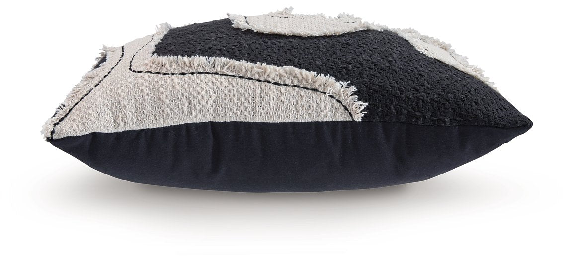 Veerbank Pillow (Set of 4) - Holmwood's Furniture & Design Center (Somersworth, NH)