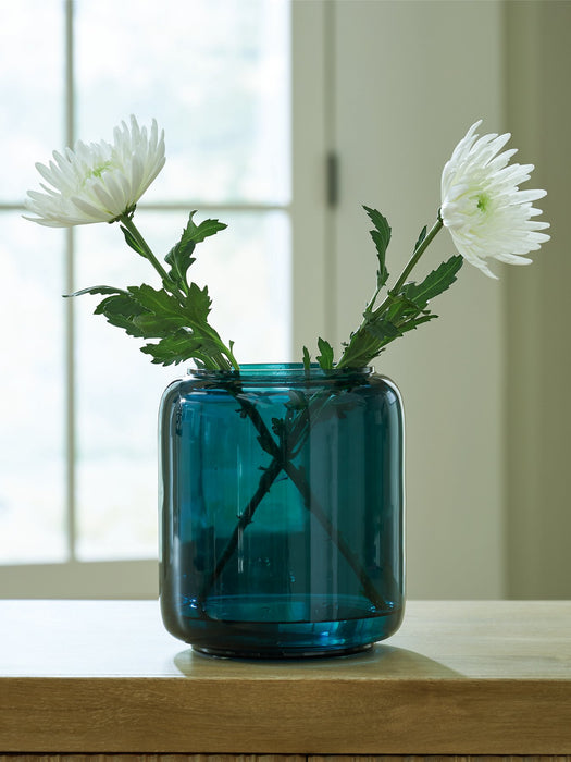 Inisland Vase - Holmwood's Furniture & Design Center (Somersworth, NH)