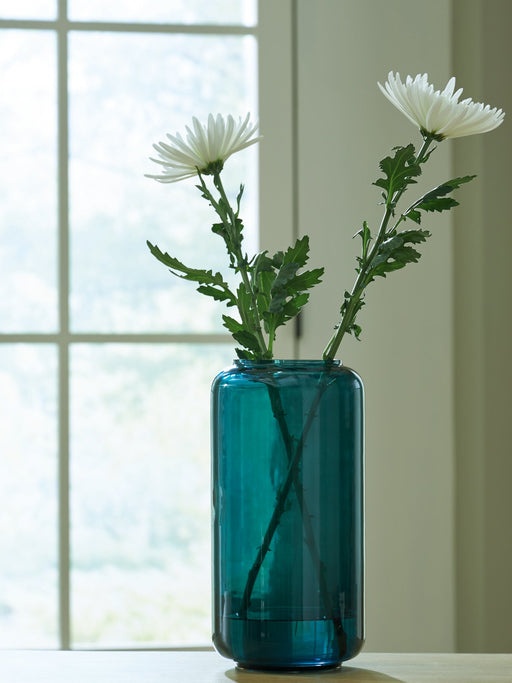 Inisland Vase - Holmwood's Furniture & Design Center (Somersworth, NH)