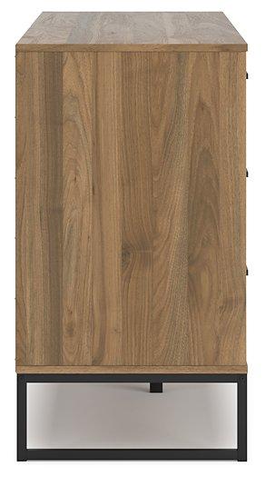 Deanlow Bedroom Package - Holmwood's Furniture & Design Center (Somersworth, NH)