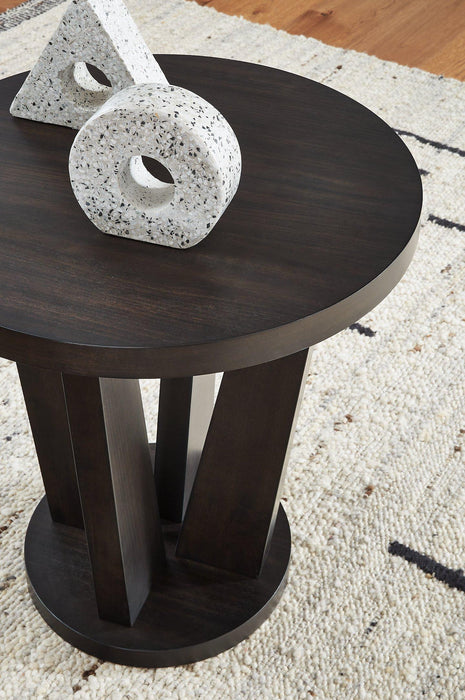 Chasinfield Occasional Table Set - Holmwood's Furniture & Design Center (Somersworth, NH)