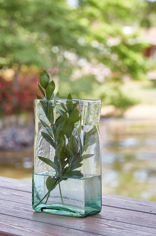 Taylow Vase - Holmwood's Furniture & Design Center (Somersworth, NH)