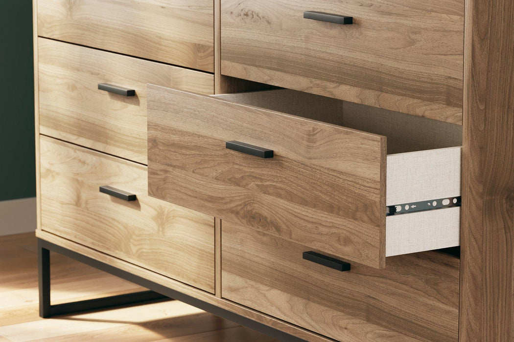 Deanlow Bedroom Package - Holmwood's Furniture & Design Center (Somersworth, NH)