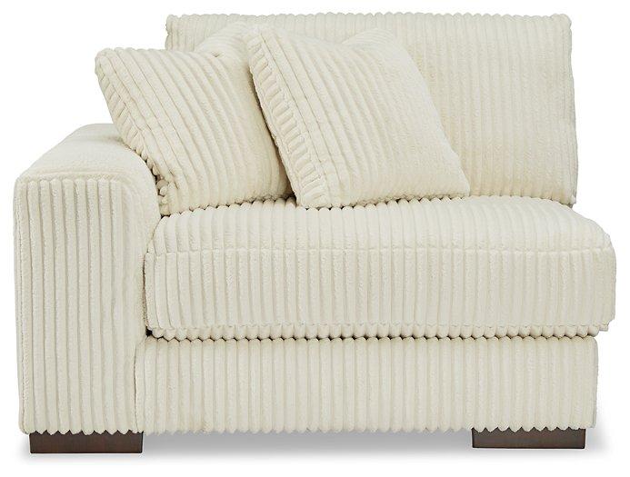Lindyn Sectional Sofa - Holmwood's Furniture & Design Center (Somersworth, NH)