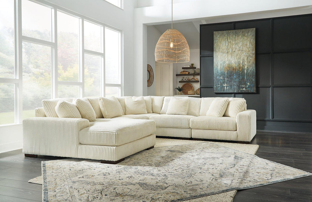 Lindyn Sectional with Chaise - Holmwood's Furniture & Design Center (Somersworth, NH)