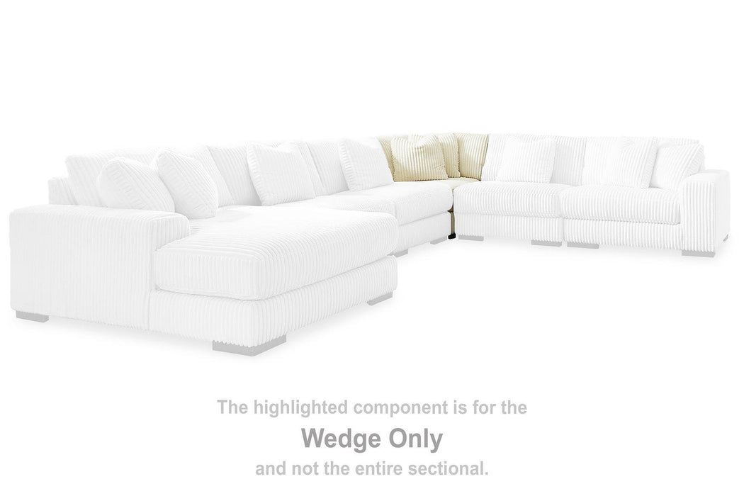 Lindyn Sectional with Chaise - Holmwood's Furniture & Design Center (Somersworth, NH)