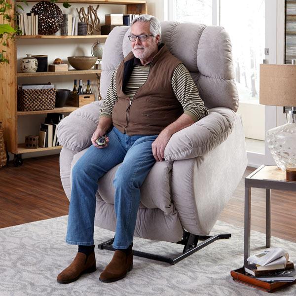 ROSCOE BEAST ROCKER RECLINER - 9B27 - Holmwood's Furniture & Design Center (Somersworth, NH)